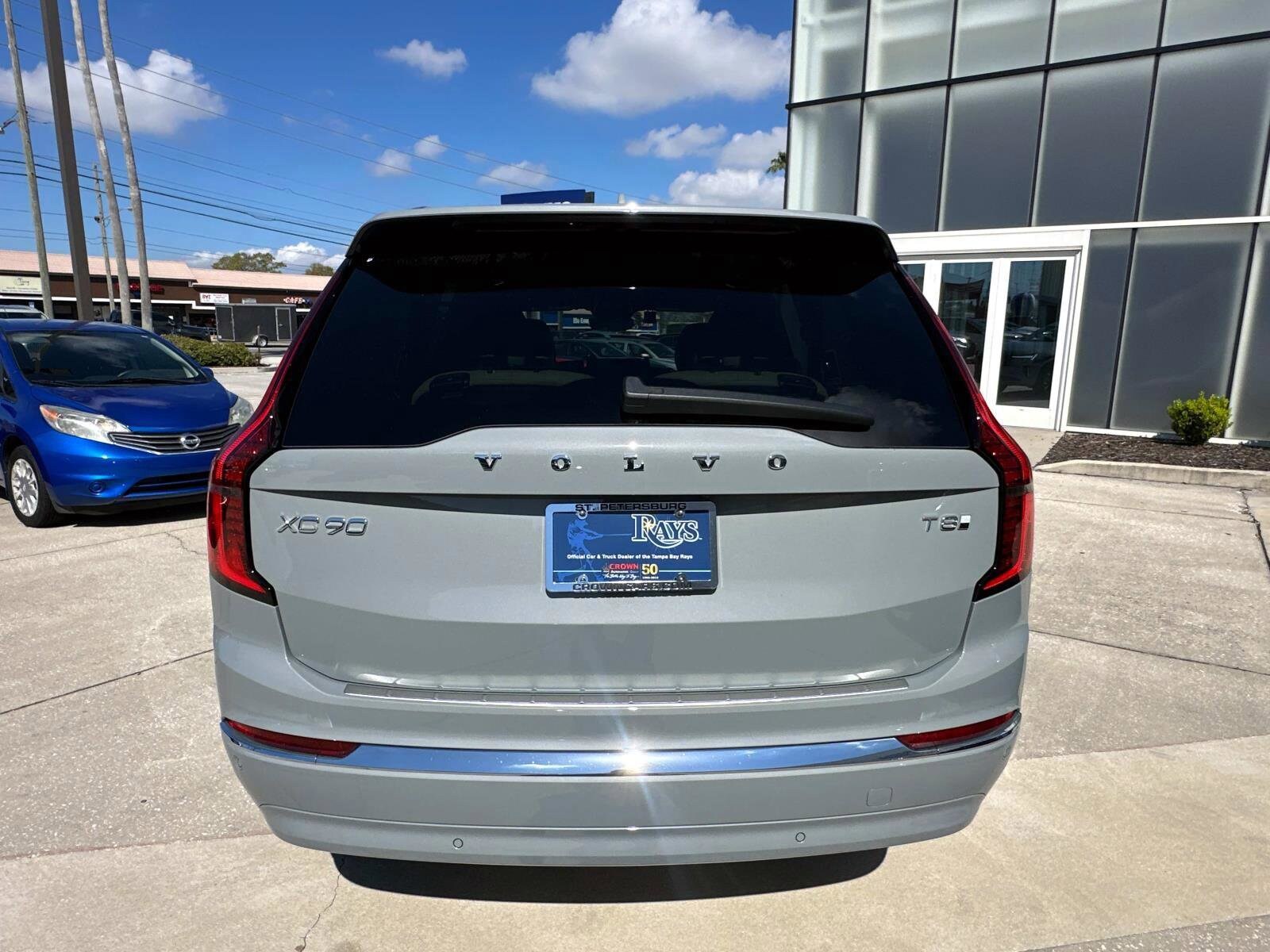 2025 Volvo XC90 T8 Core photo 4