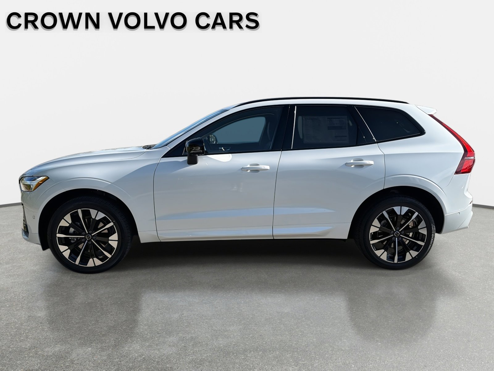 2026 Volvo XC60 Plus - Photo 8