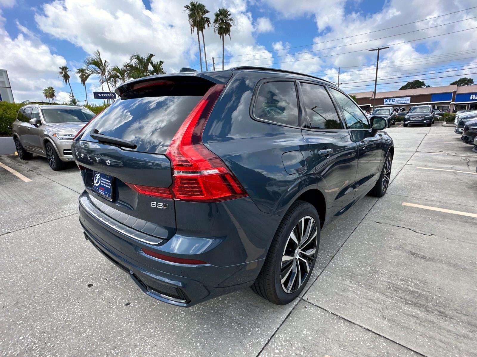 2025 Volvo XC60 B5 Plus photo 3