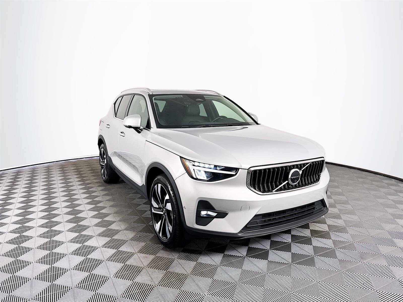 2023 Volvo XC40 AWD Plus photo 3