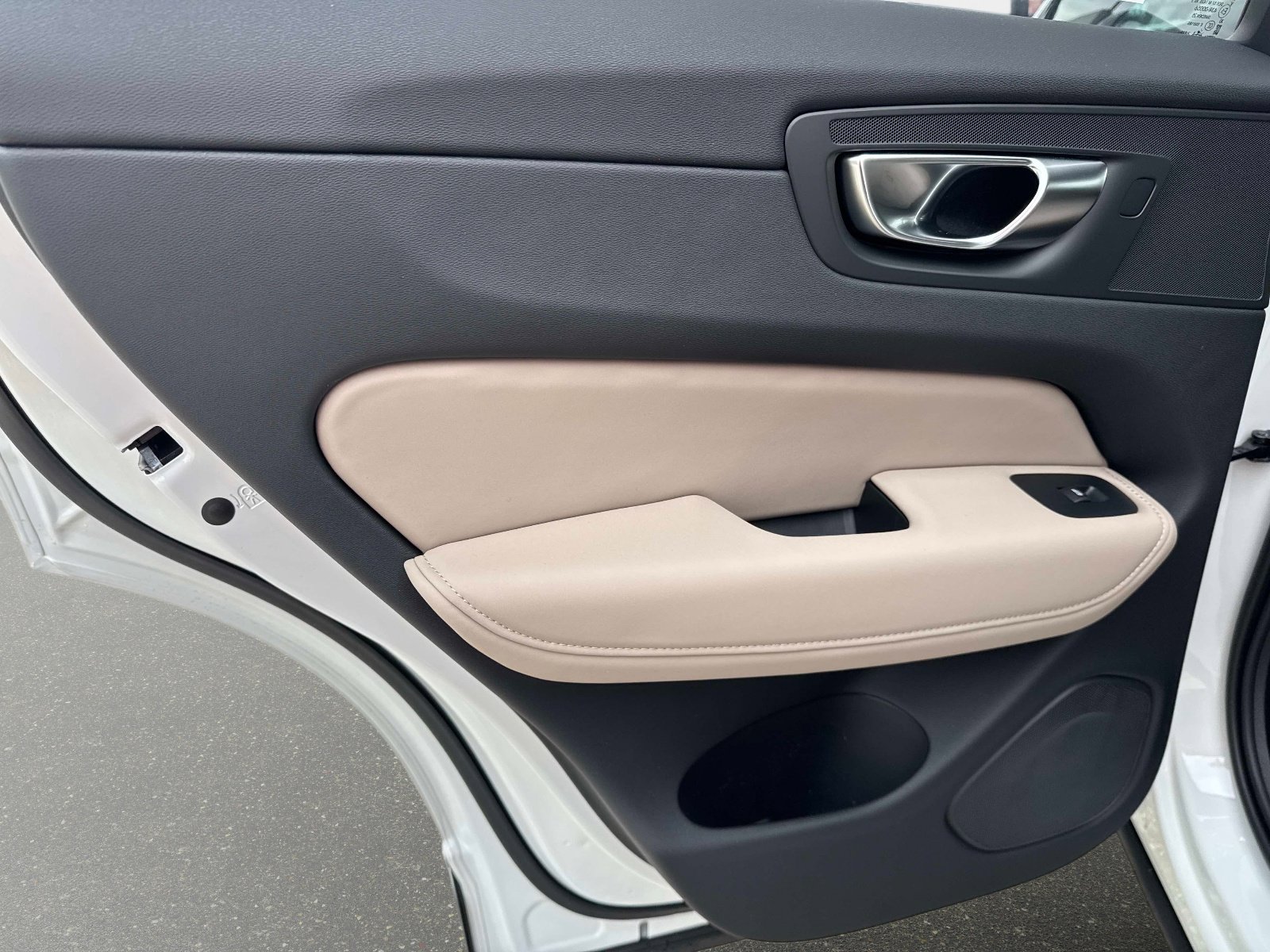 2026 Volvo XC60 Plus - Photo 11