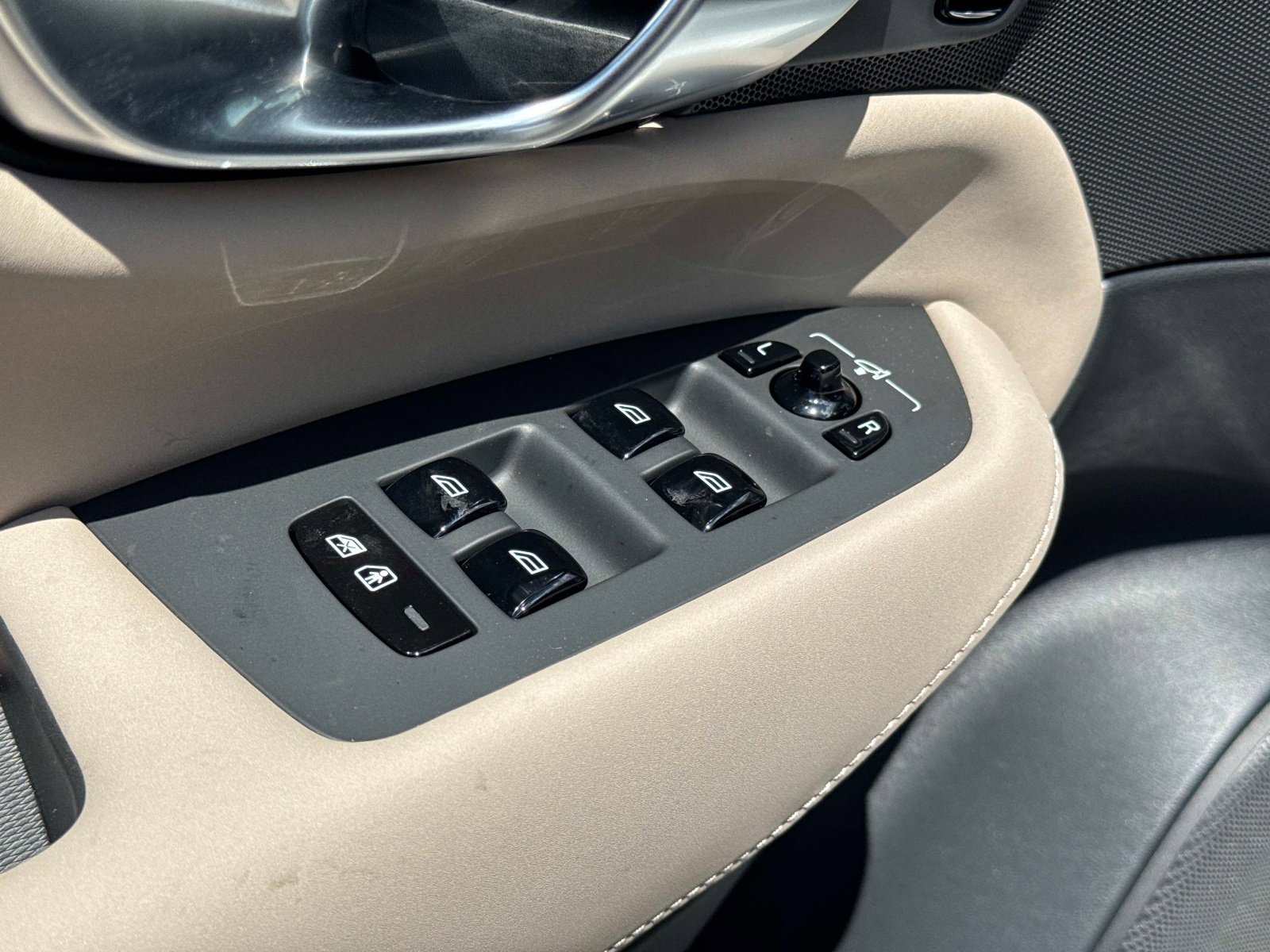 2026 Volvo XC90 Plus - Photo 16