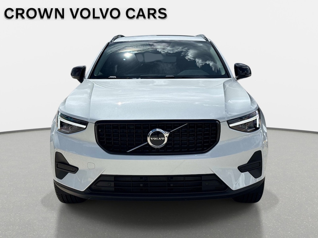 New 2026 Volvo XC40 B5 Core SUV