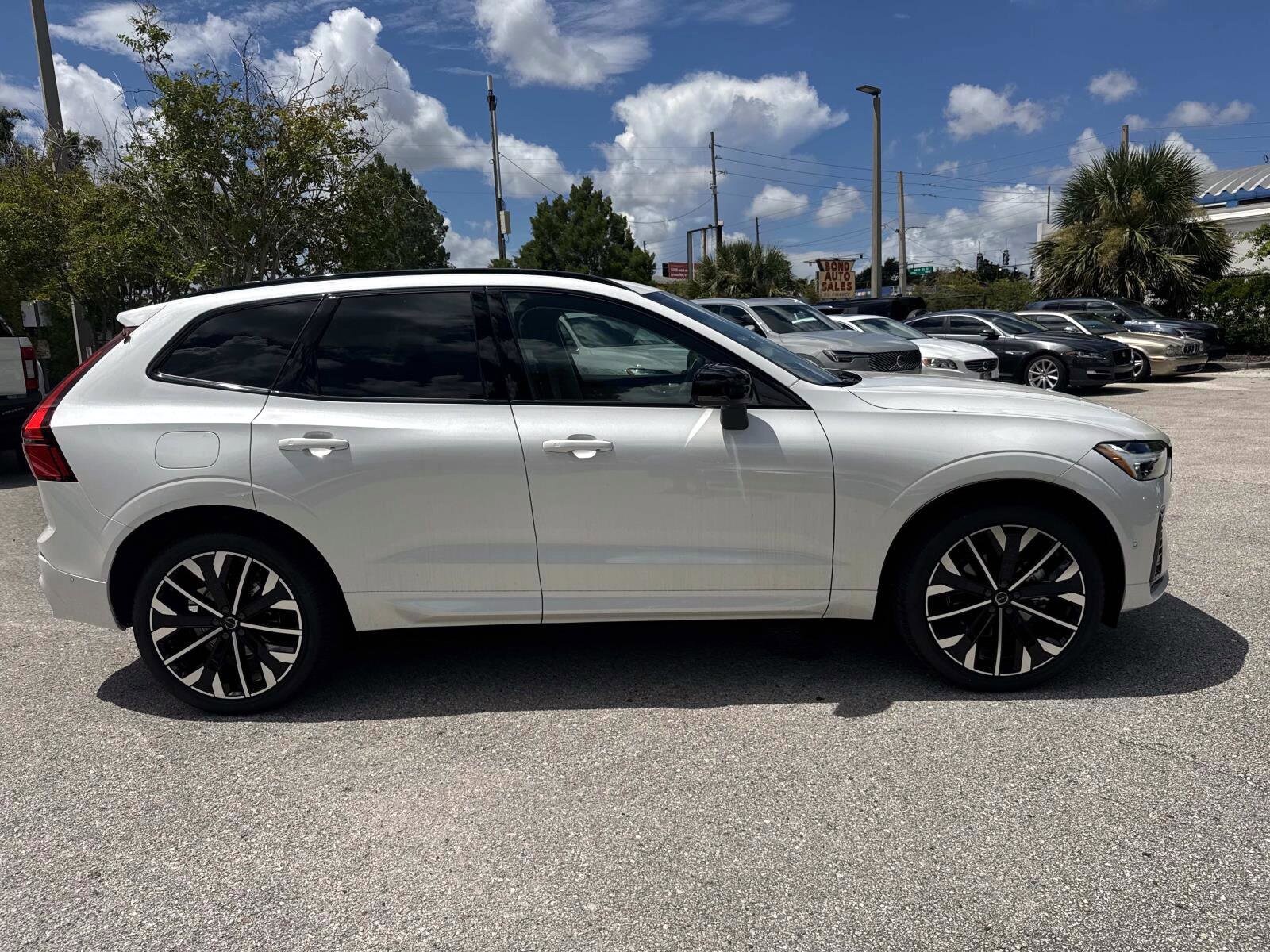 2026 Volvo XC60 B5 photo 3