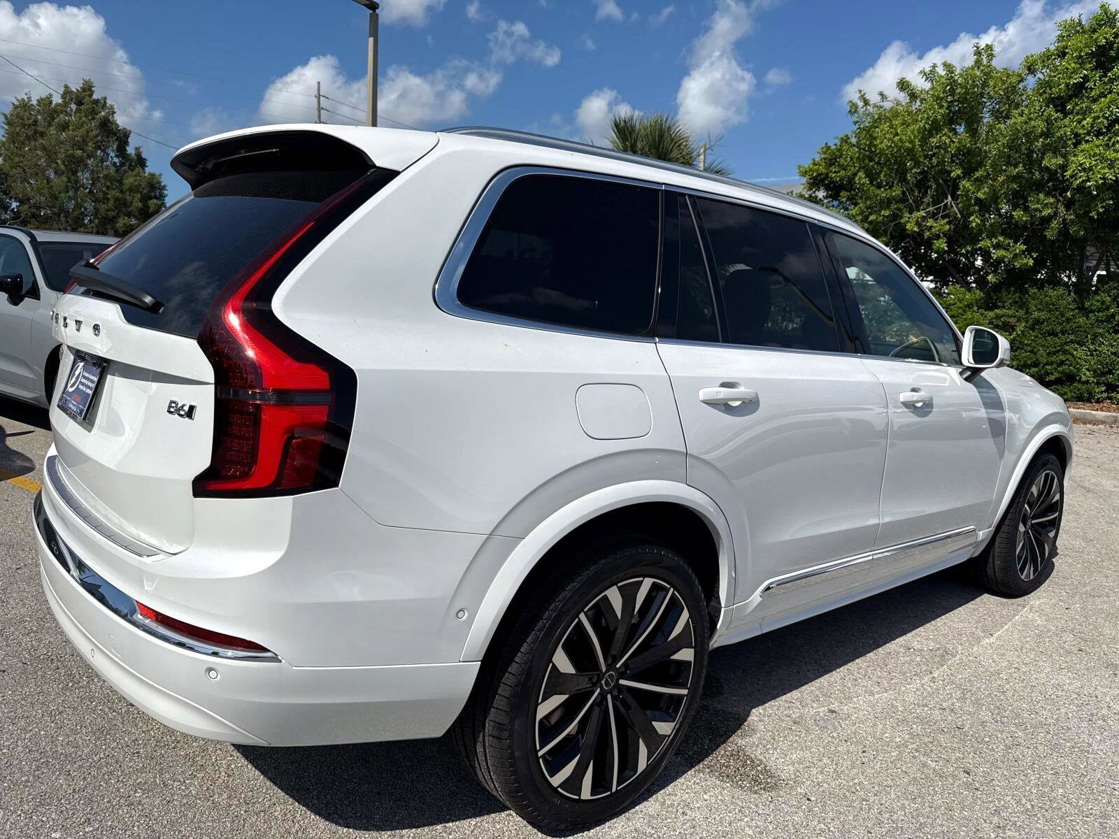 2025 Volvo XC90 Plus photo 4