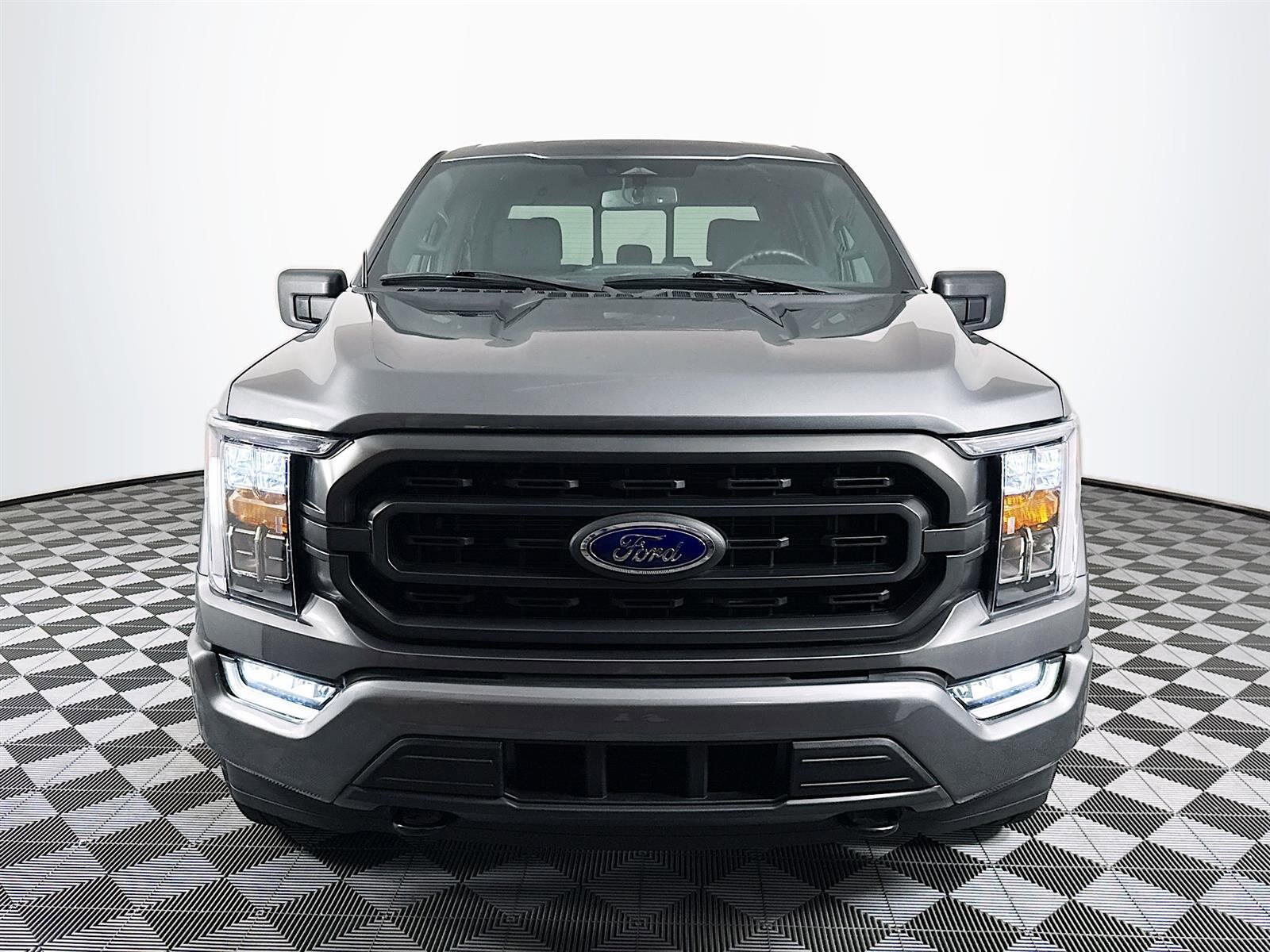 2023 Ford F-150 XLT photo 2