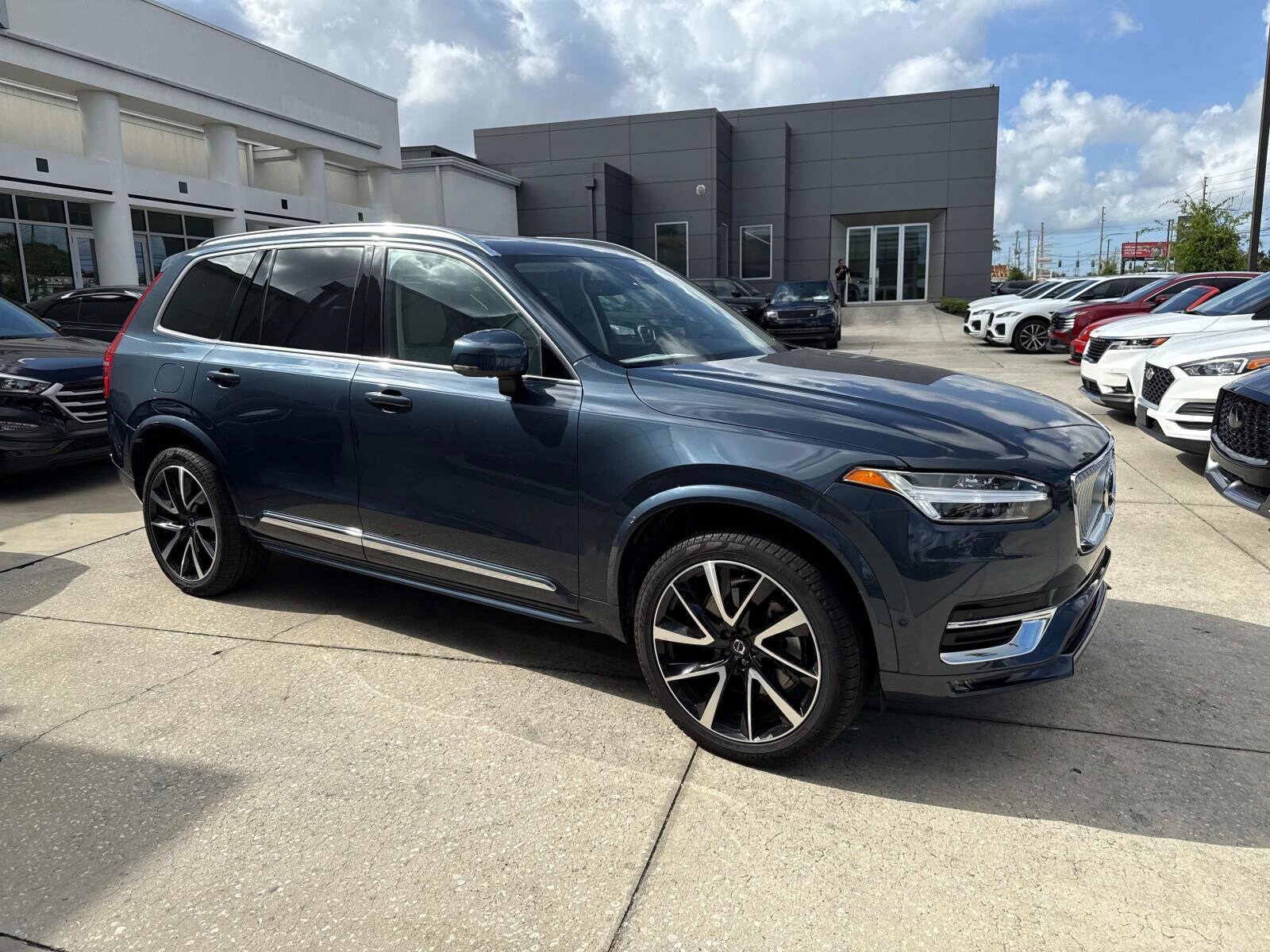 2025 Volvo XC90 B5 Plus photo 2