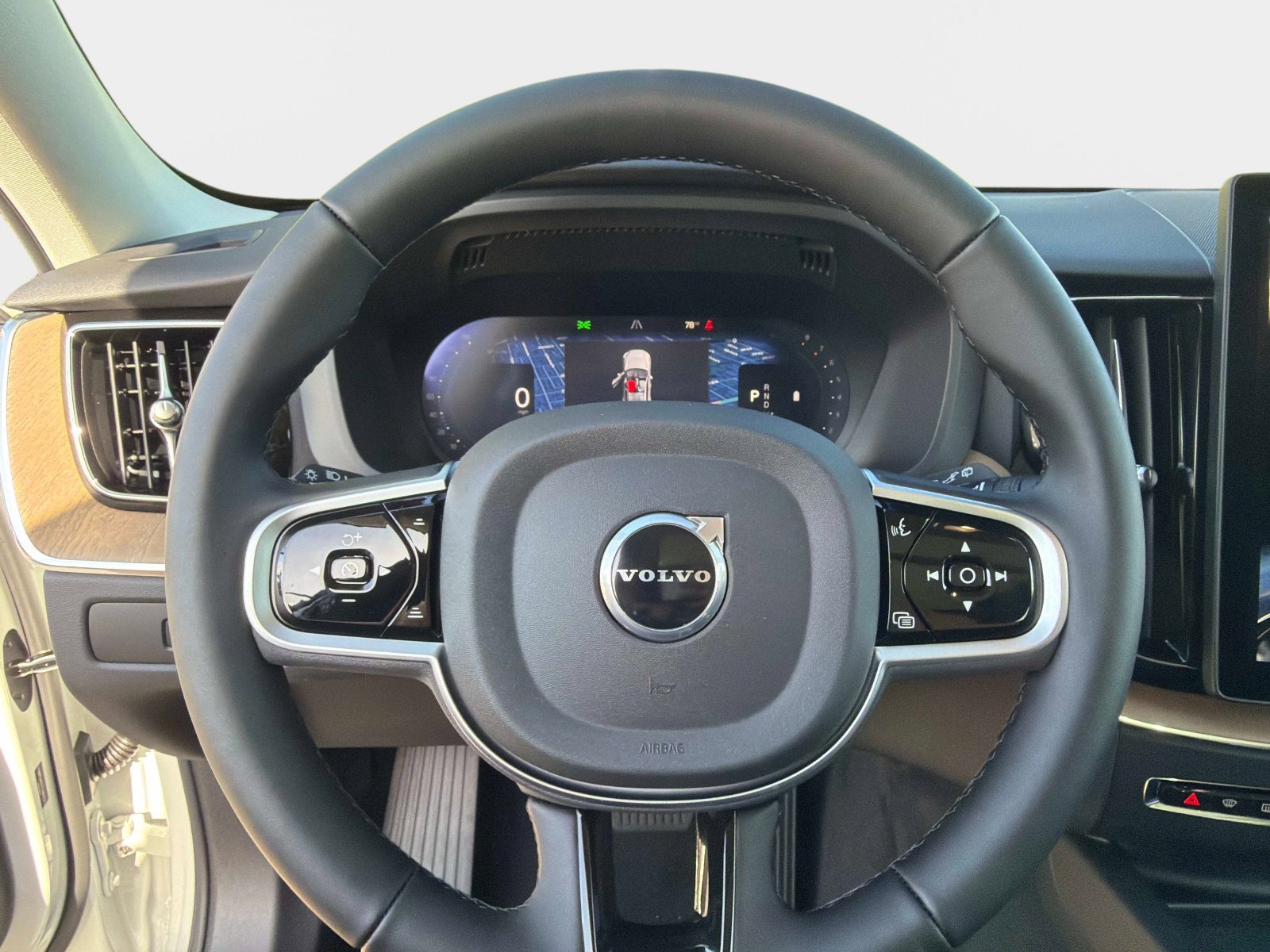 2026 Volvo XC60 Plus - Photo 25