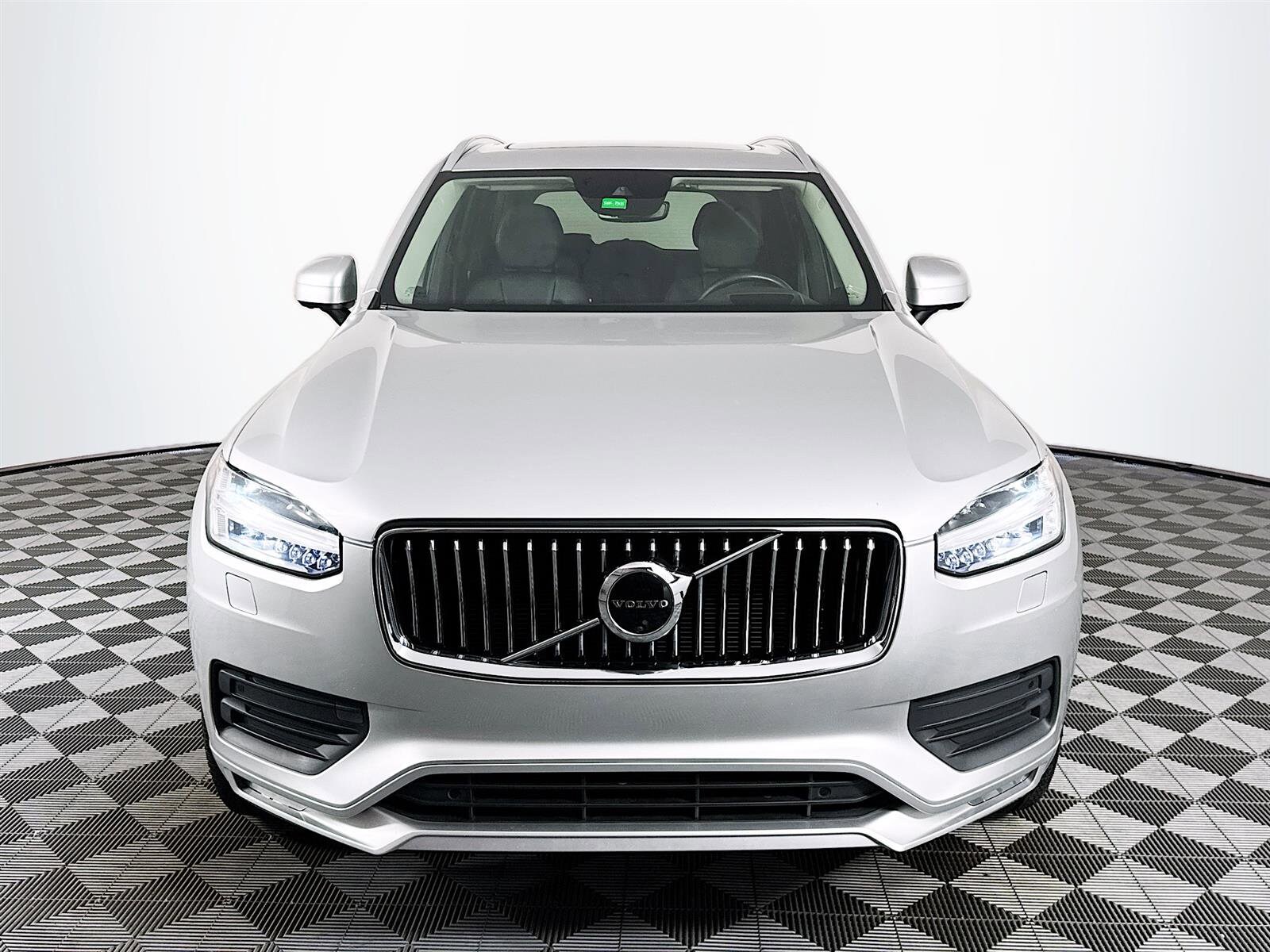 2022 Volvo XC90 T6 AWD Momentum photo 2