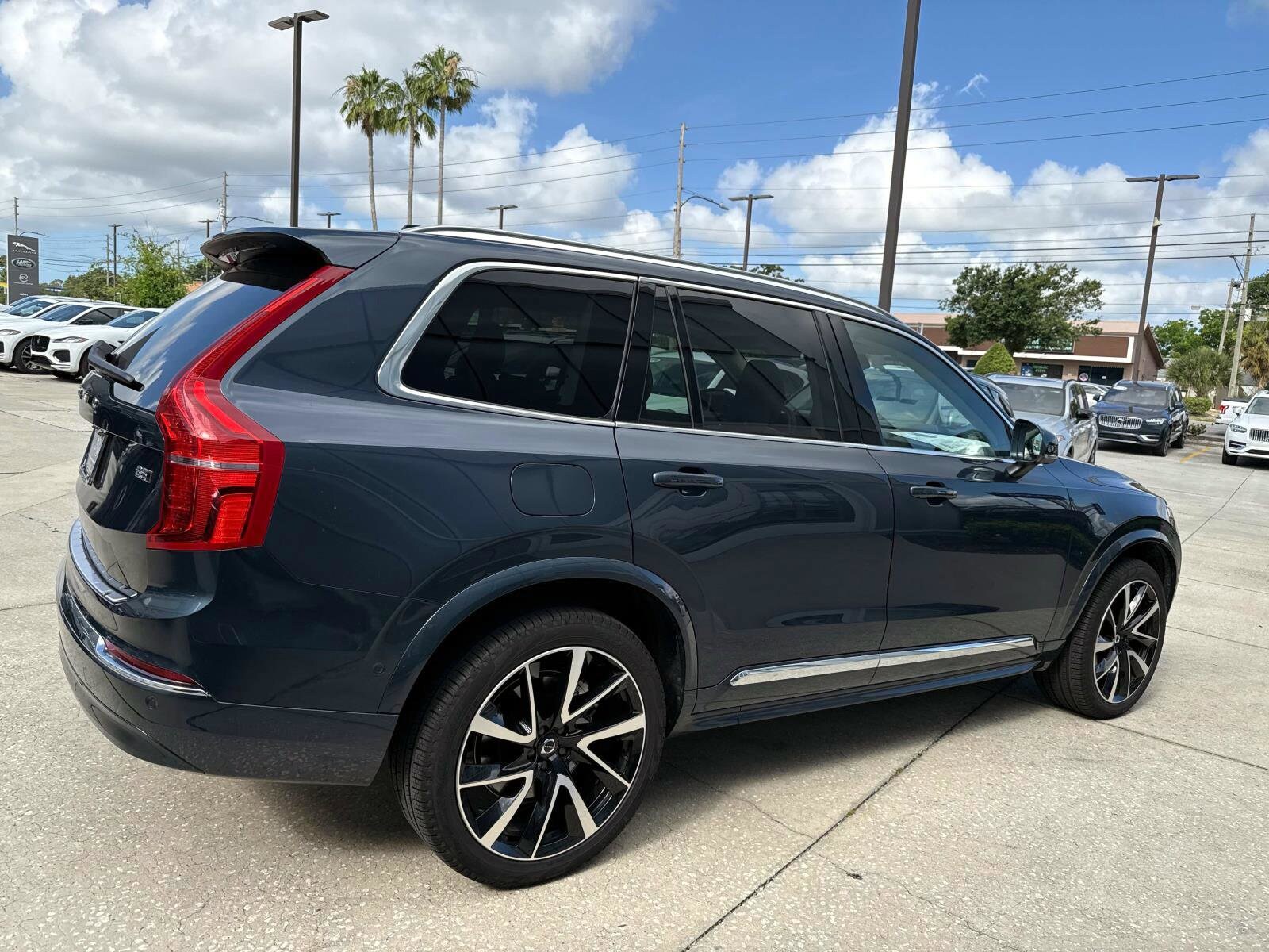 2025 Volvo XC90 B5 Plus photo 4