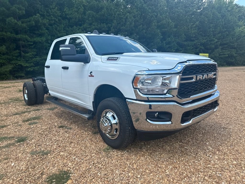 New 2024 Ram 3500 Chassis Cab 3500 TRADESMAN CREW CAB CHASSIS 4X4 60' CA Pickup