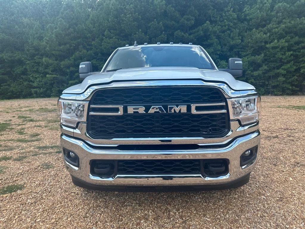 New 2024 Ram 3500 Chassis Cab 3500 TRADESMAN CREW CAB CHASSIS 4X4 60' CA Pickup