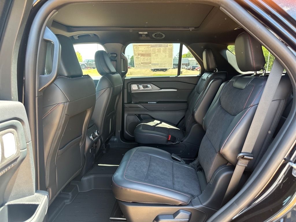 2025 Ford Explorer ST - Photo 18