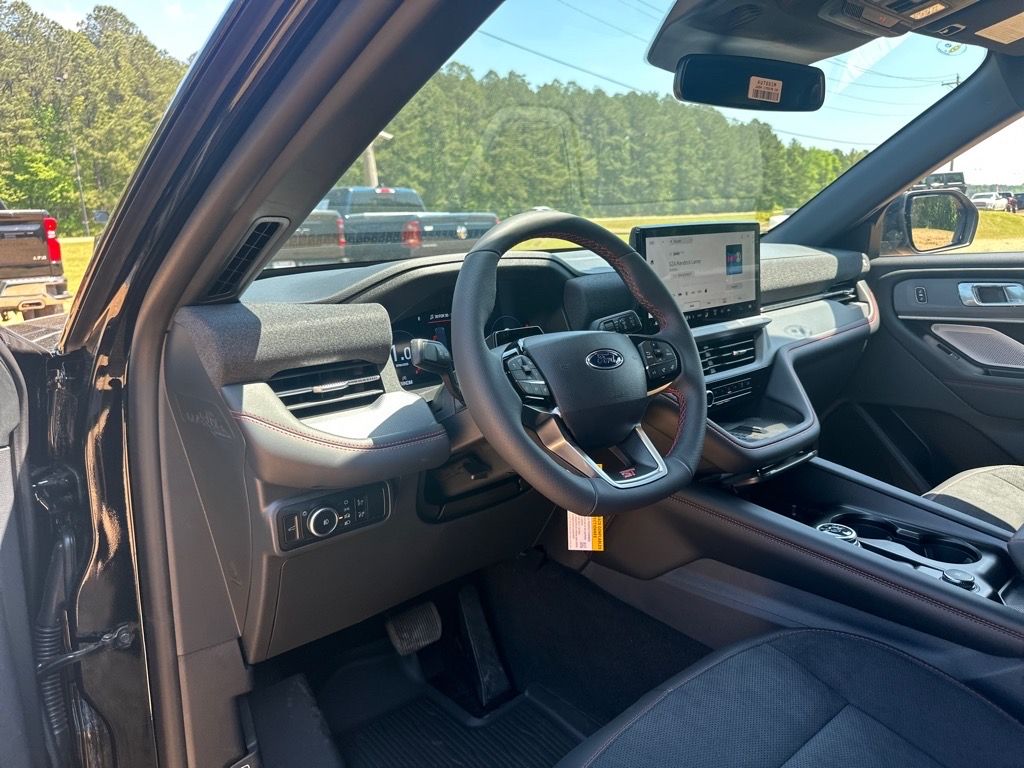 2025 Ford Explorer ST - Photo 8