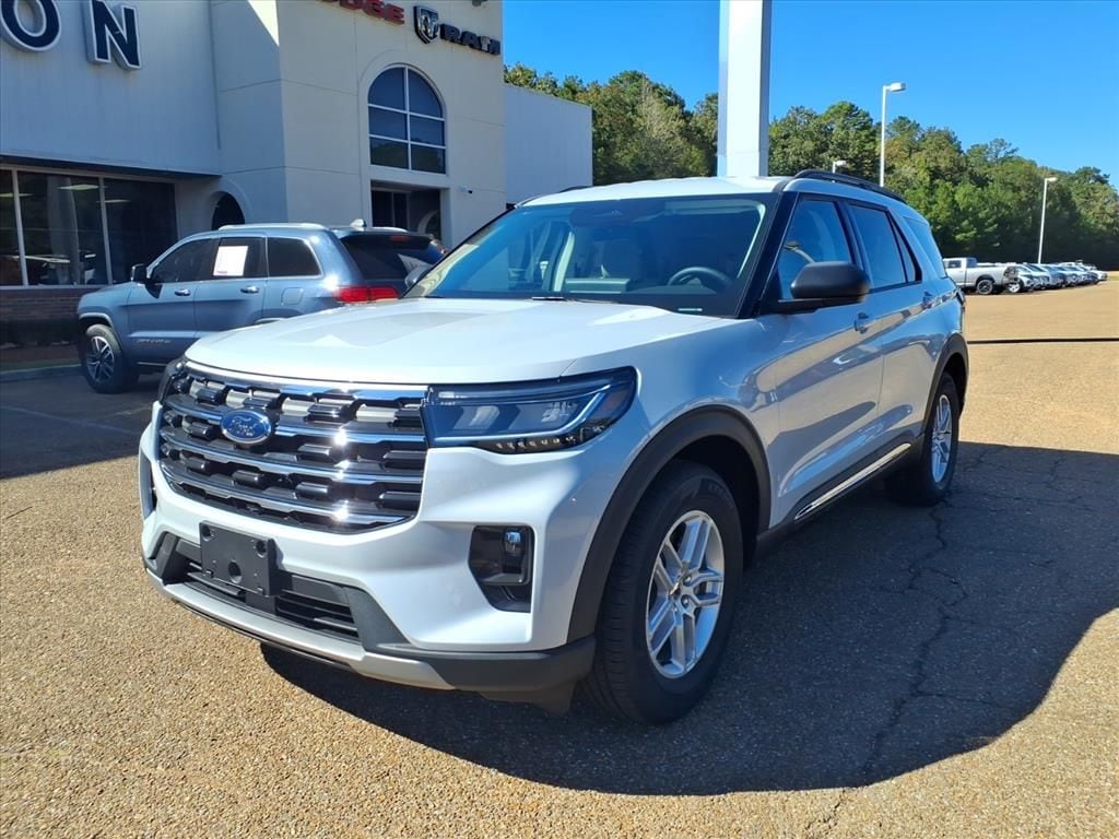 2025 Ford Explorer Active's photo