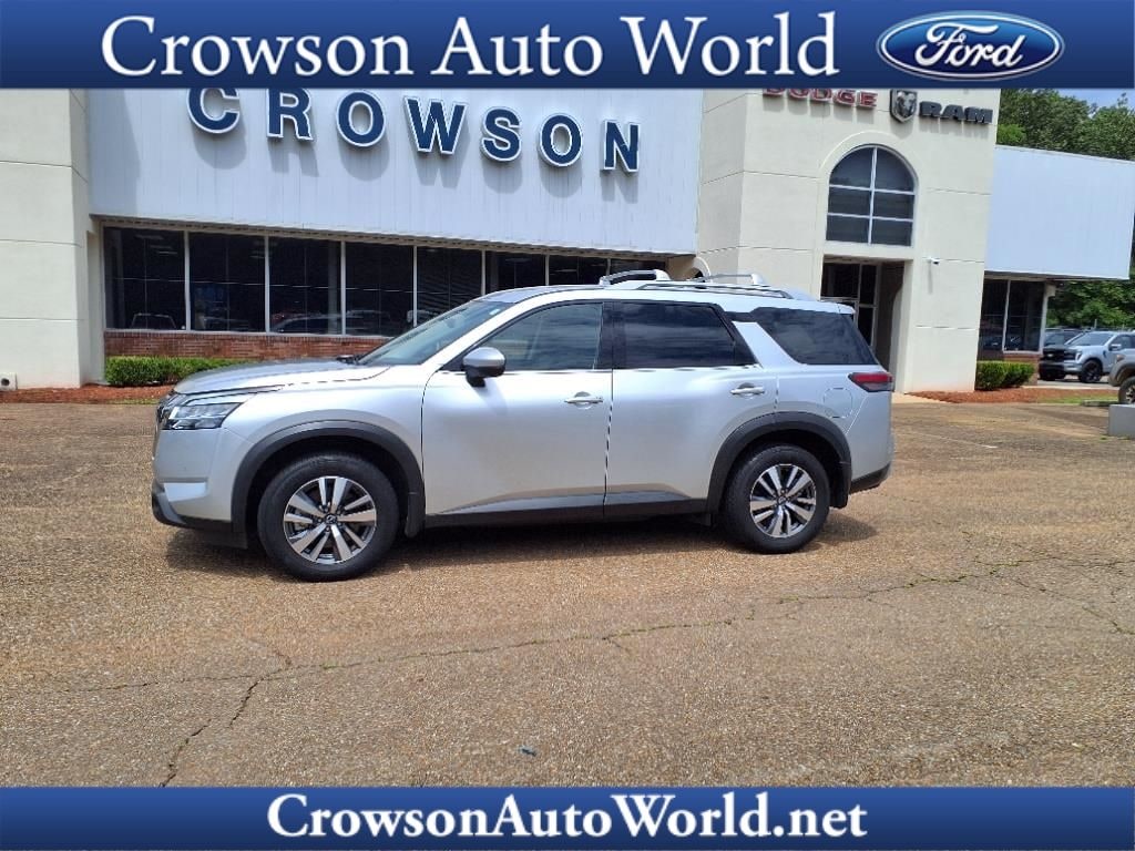 Used 2024 Nissan Pathfinder SL SUV