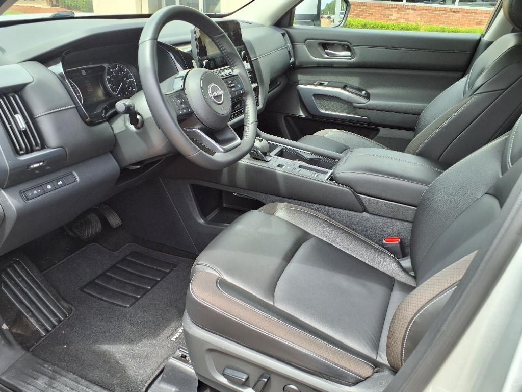 2024 Nissan Pathfinder SL - Photo 9