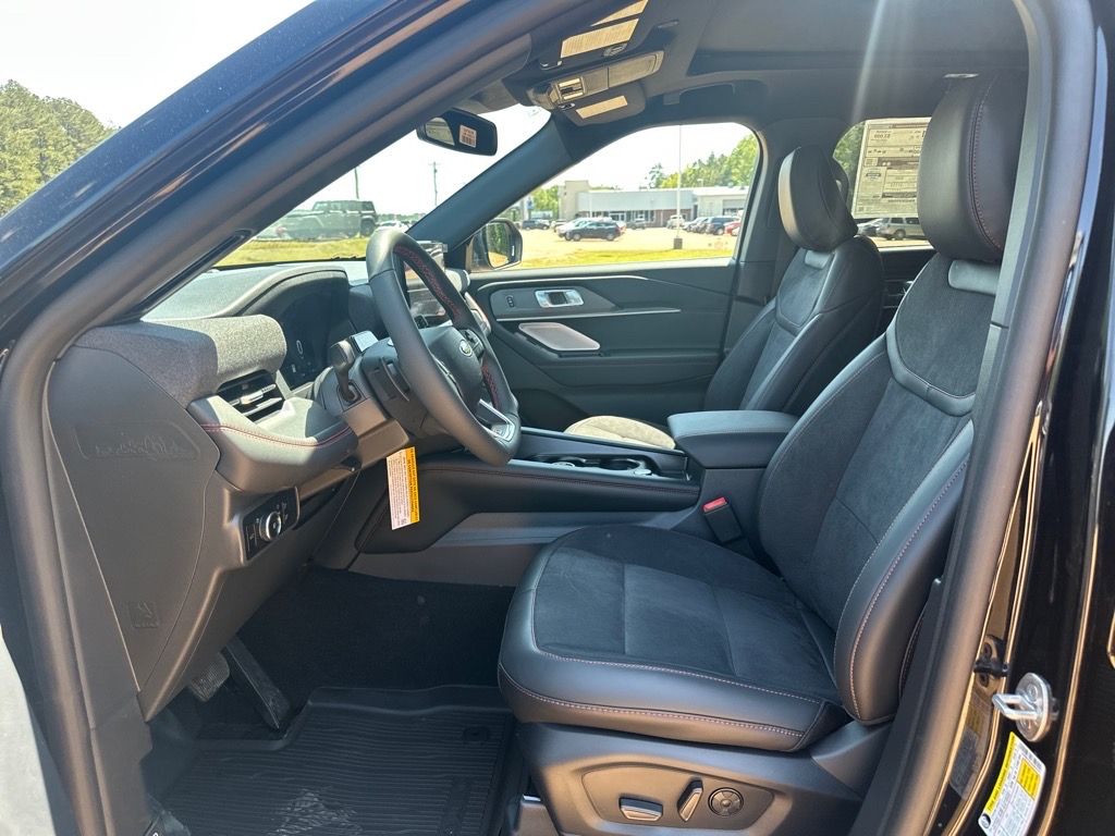 2025 Ford Explorer ST - Photo 17