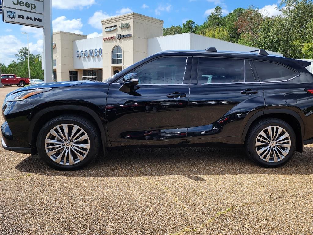 Used 2022 Toyota Highlander Platinum with VIN 5TDFZRBH9NS239669 for sale in Louisville, MS