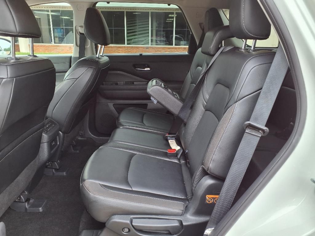 2024 Nissan Pathfinder SL - Photo 19