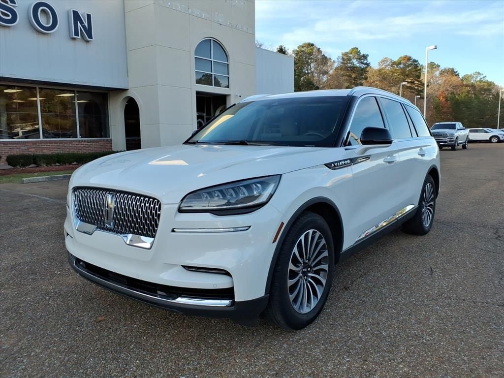2023 Lincoln Aviator Base's photo