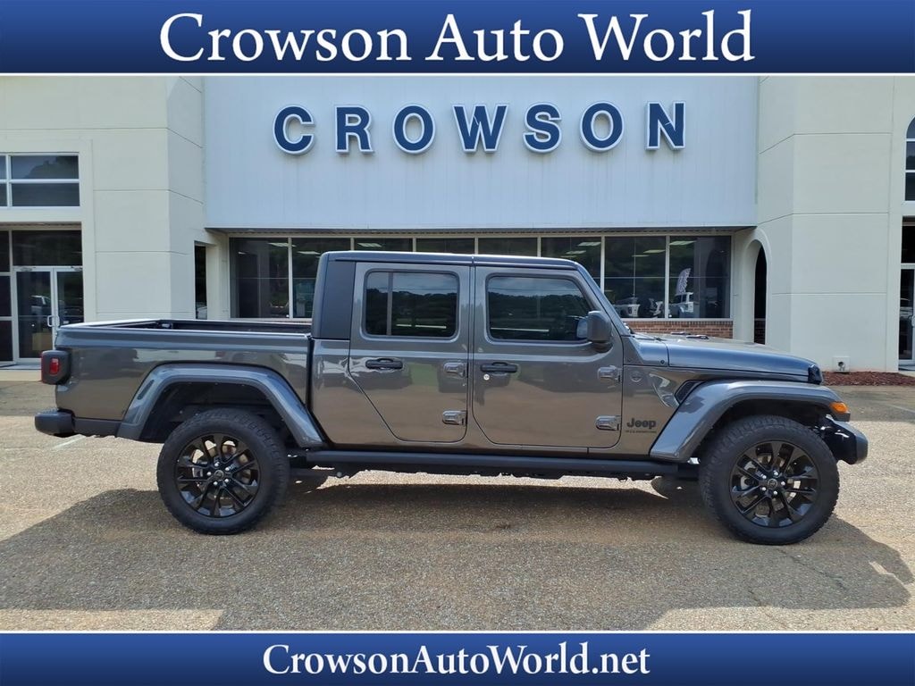 Used 2024 Jeep Gladiator Sport S Crew Cab