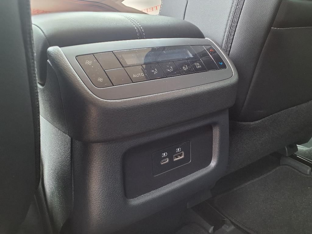 2024 Nissan Pathfinder SL - Photo 18