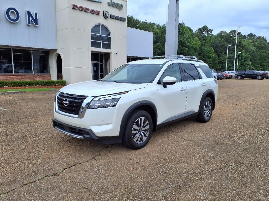 Used 2024 Nissan Pathfinder SL SUV