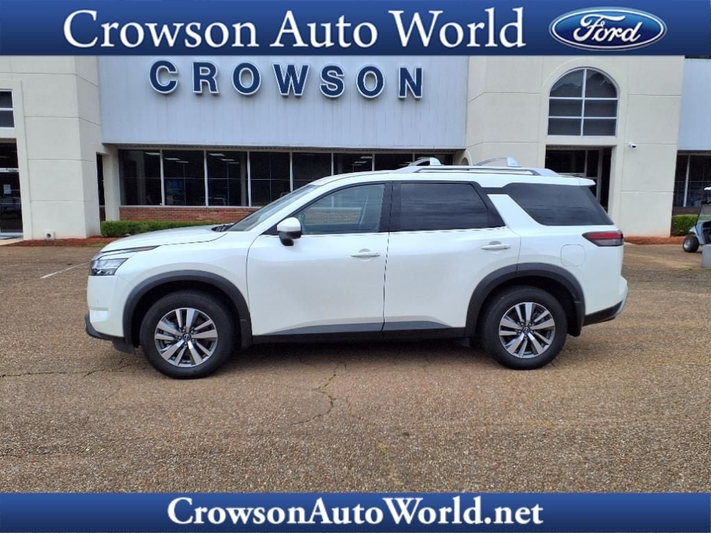 Used 2024 Nissan Pathfinder SL SUV