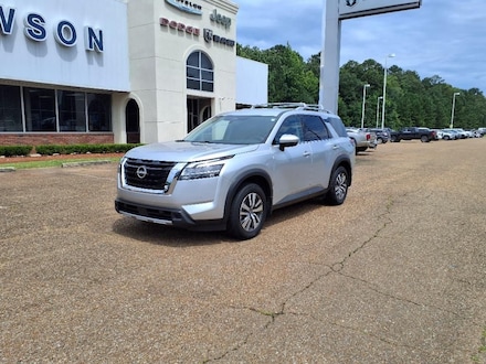 2024 Nissan Pathfinder SL SUV