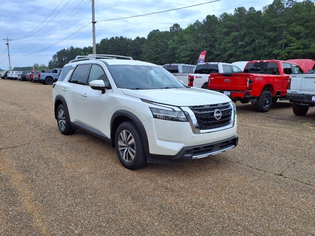 Used 2024 Nissan Pathfinder SL SUV