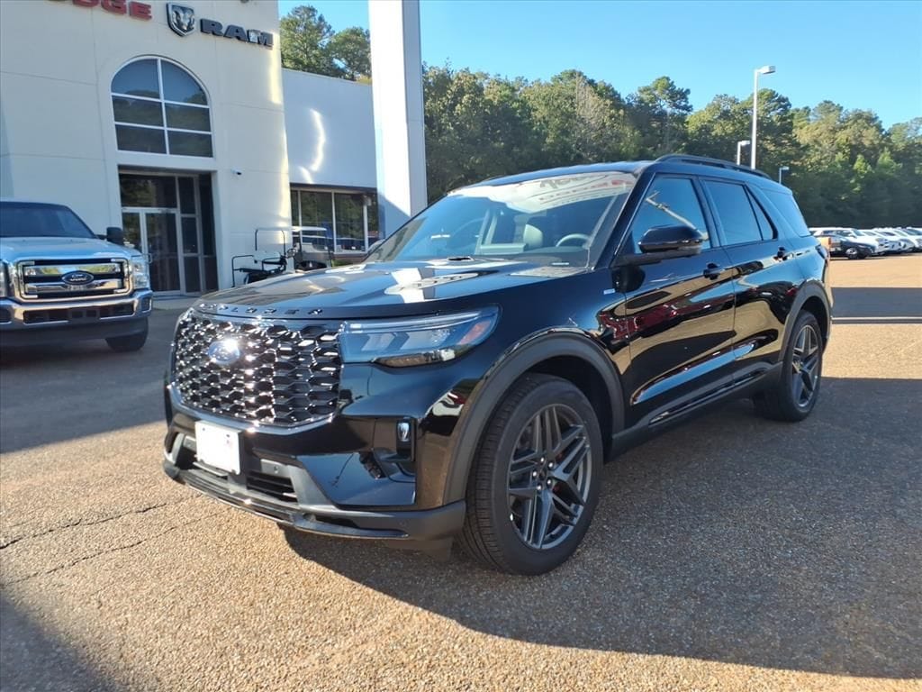 2025 Ford Explorer ST-LINE's photo