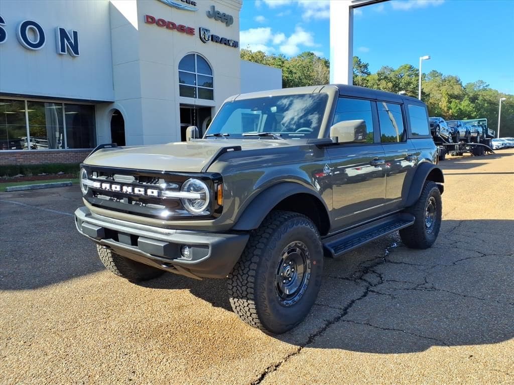 2025 Ford Bronco 4-Door Outer Banks's photo