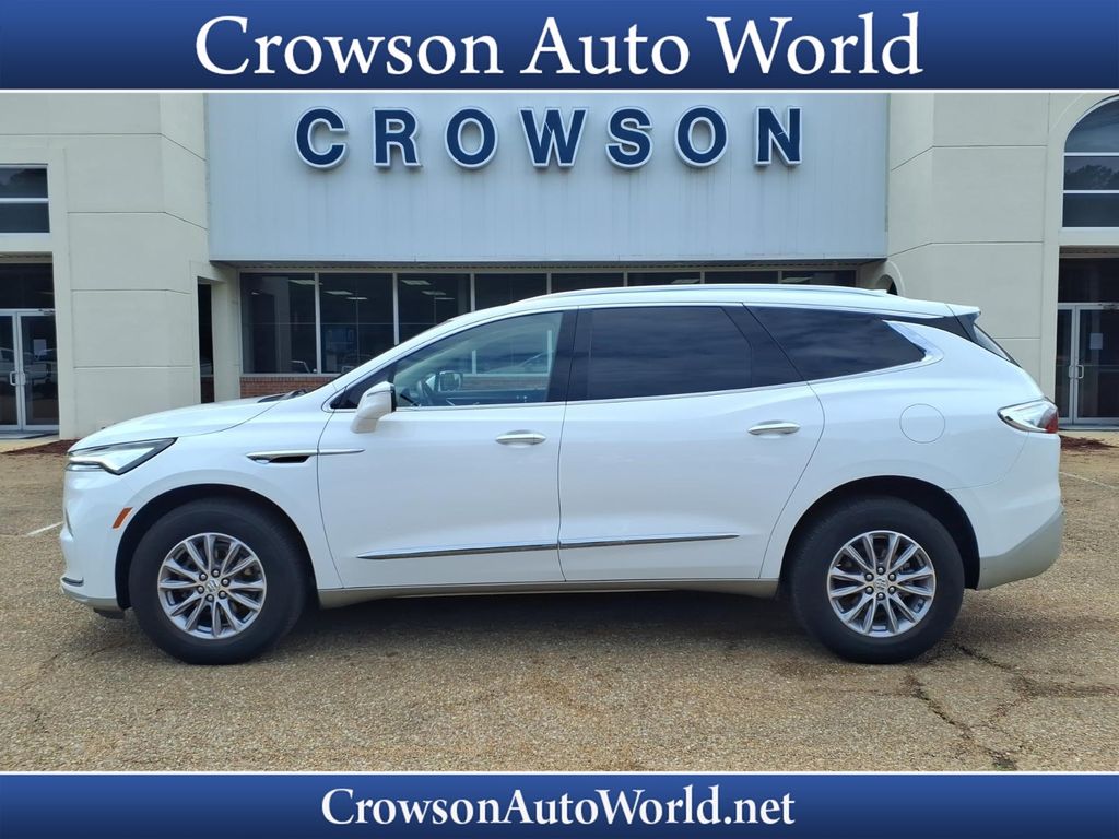 2024 Buick Enclave Essence's photo