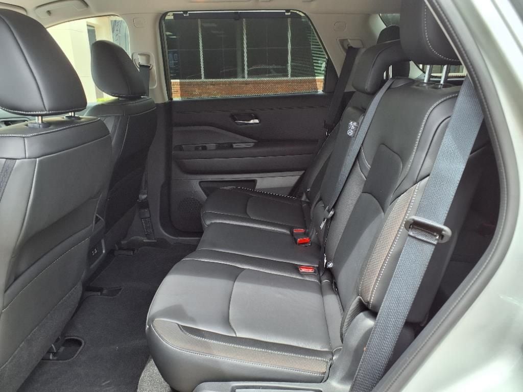 2024 Nissan Pathfinder SL - Photo 19