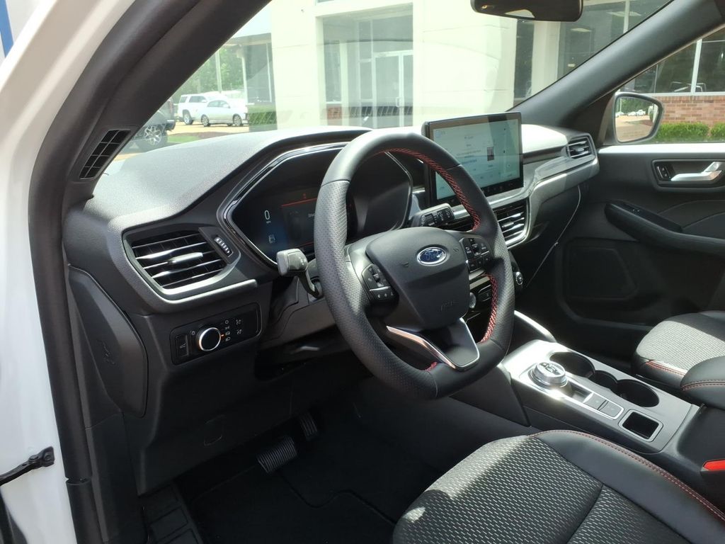 2026 Ford Escape ST-Line - Photo 9