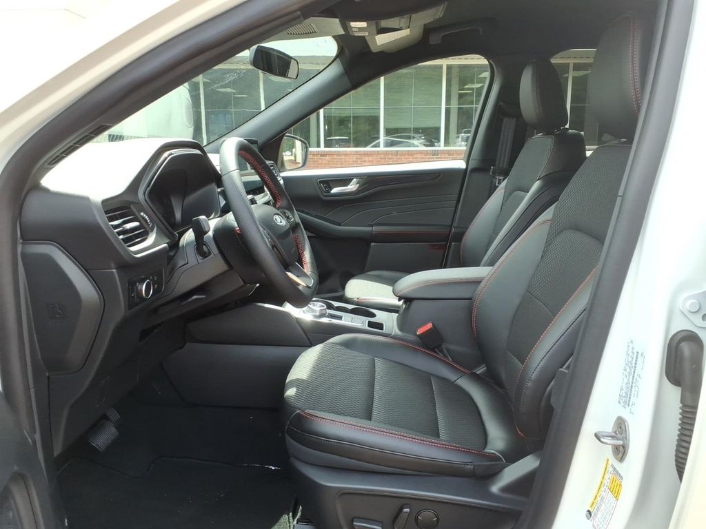2026 Ford Escape ST-Line - Photo 17