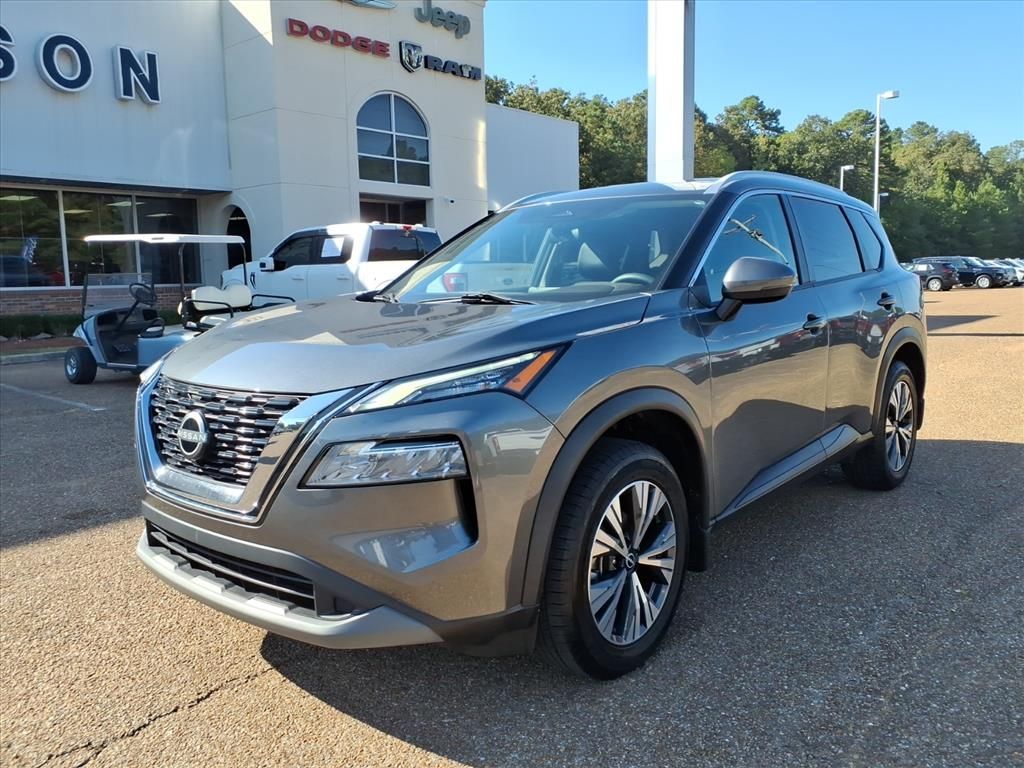 2022 Nissan Rogue SV's photo