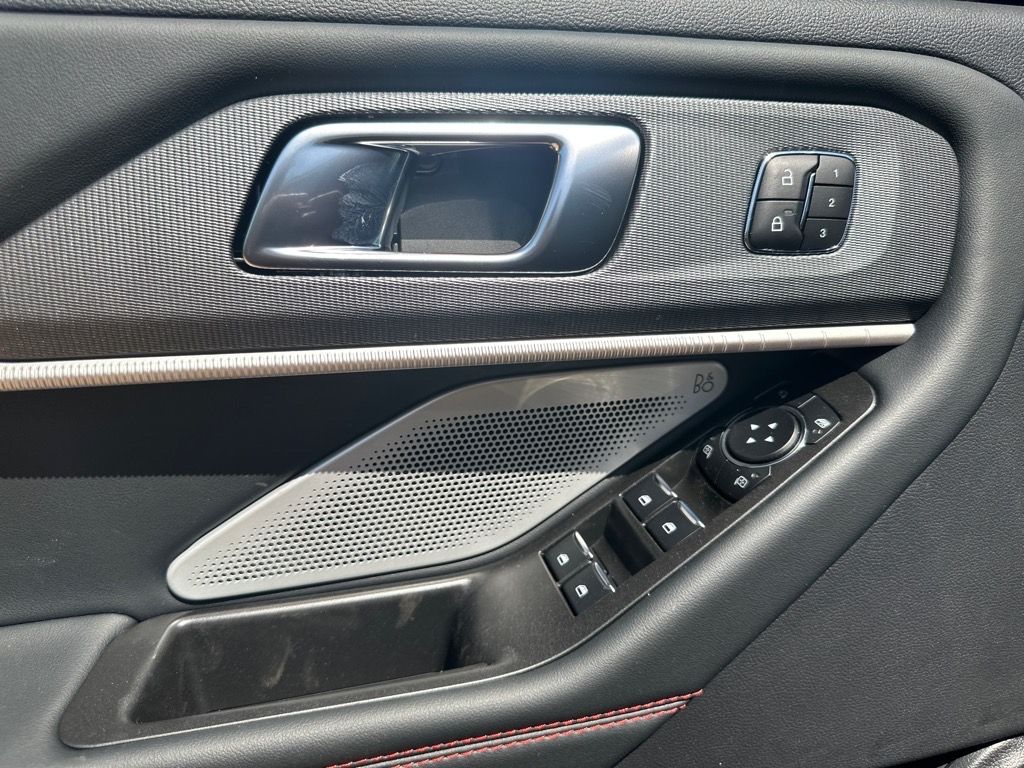 2025 Ford Explorer ST - Photo 9