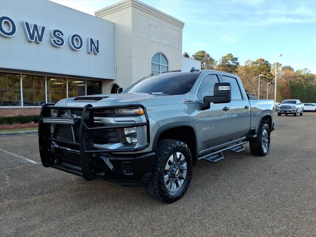 2024 Chevrolet Silverado 2500HD Custom's photo