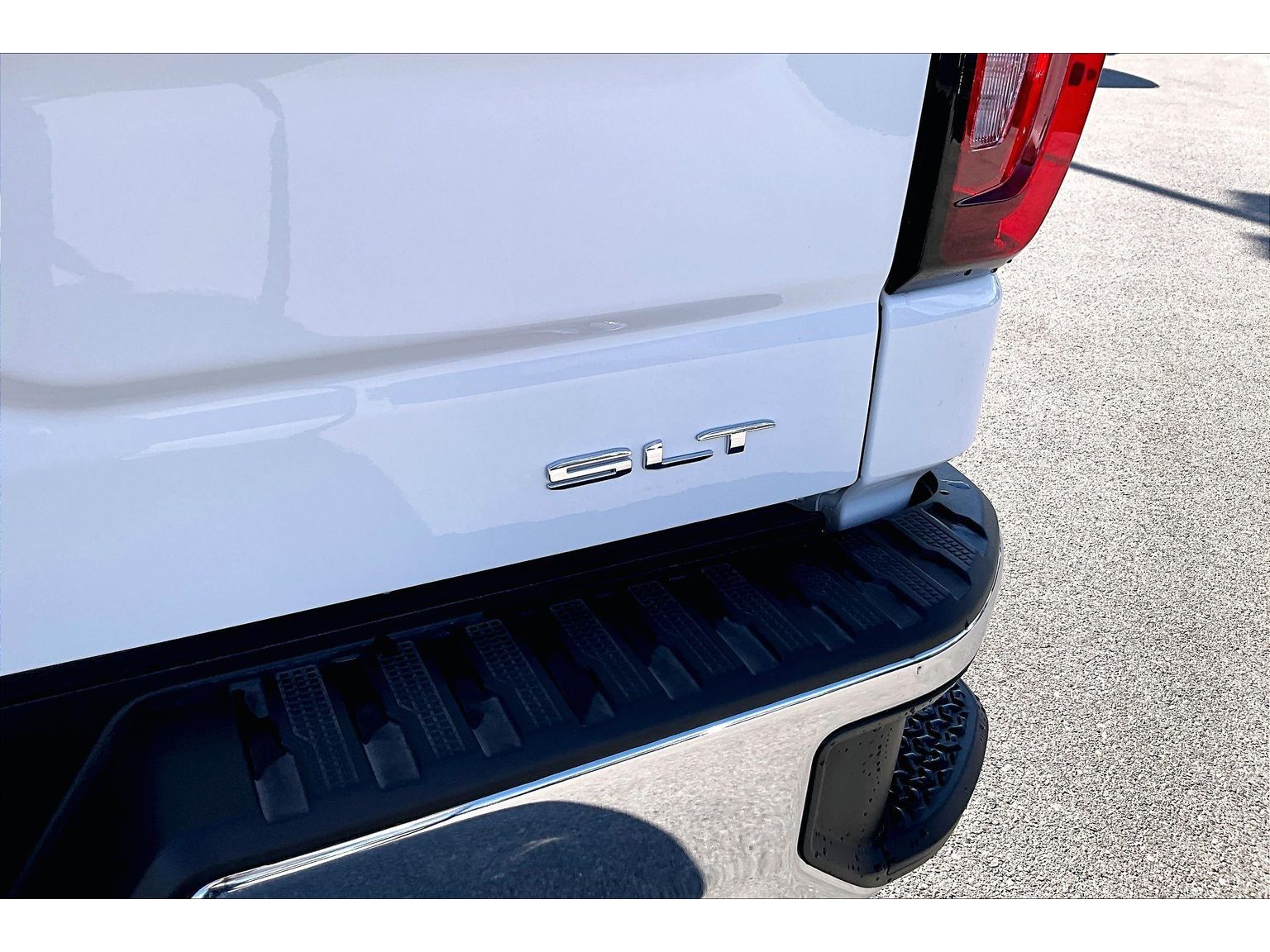 2026 GMC Sierra 1500 SLT - Photo 9