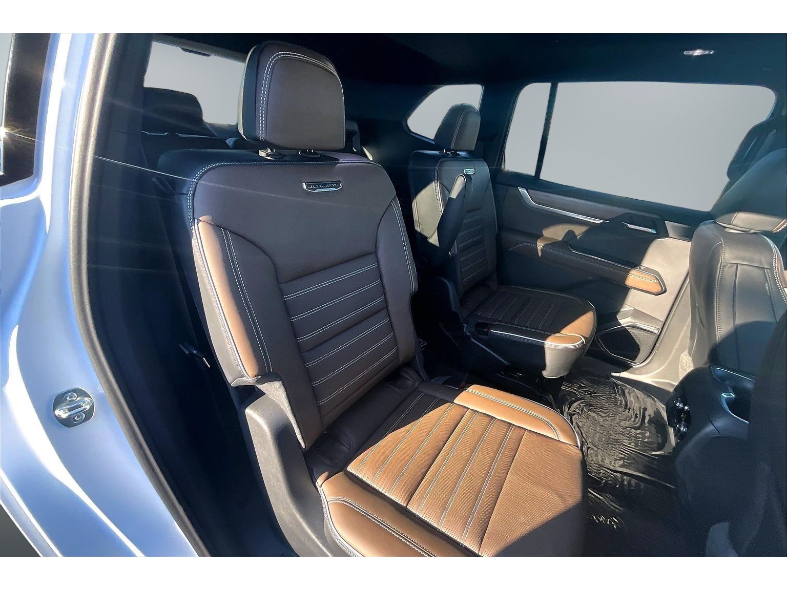 2027 GMC Acadia Denali Ultimate - Photo 10