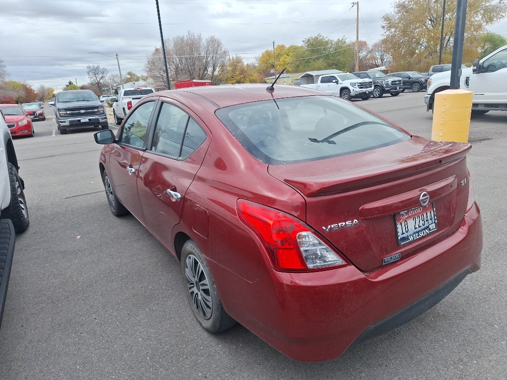2019 Nissan Versa Sedan SV photo 4