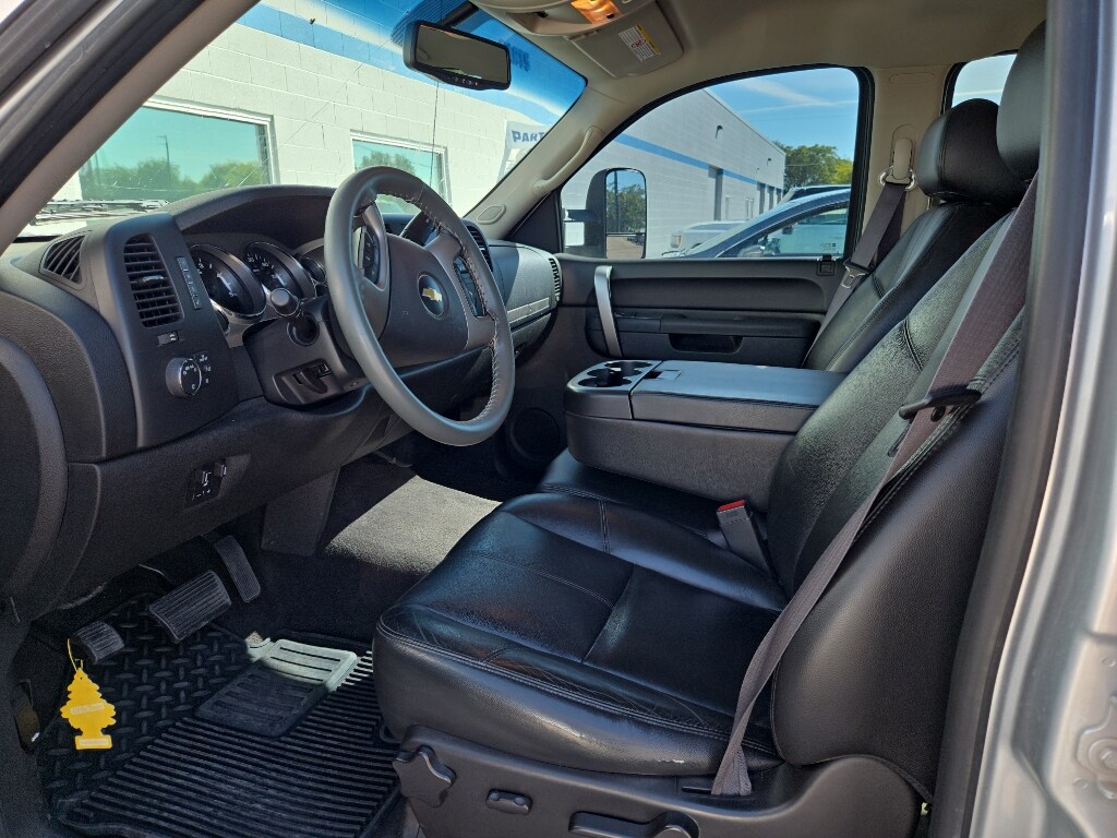 2012 Chevrolet Silverado 3500HD LT photo 3
