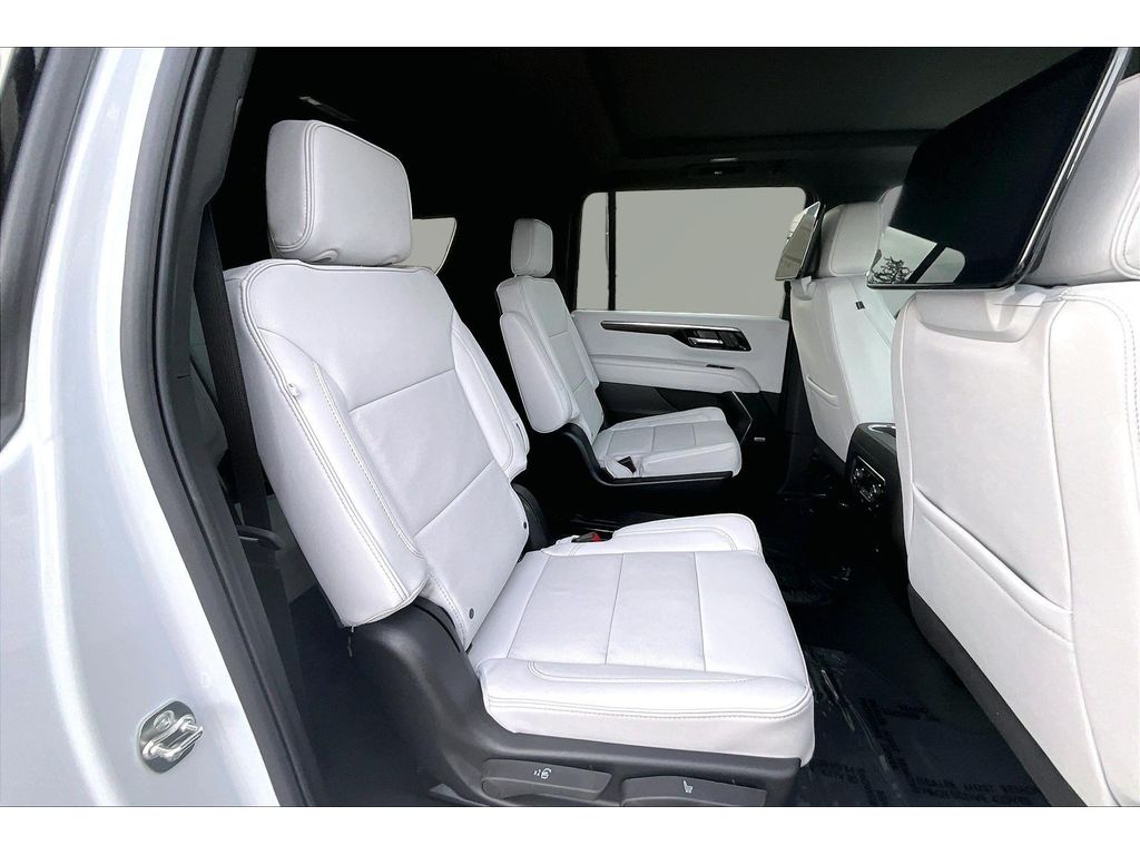 2026 Chevrolet Suburban Premier - Photo 10