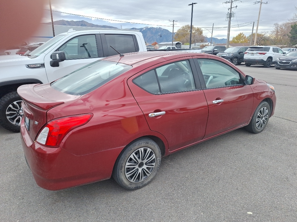 2019 Nissan Versa Sedan SV photo 3
