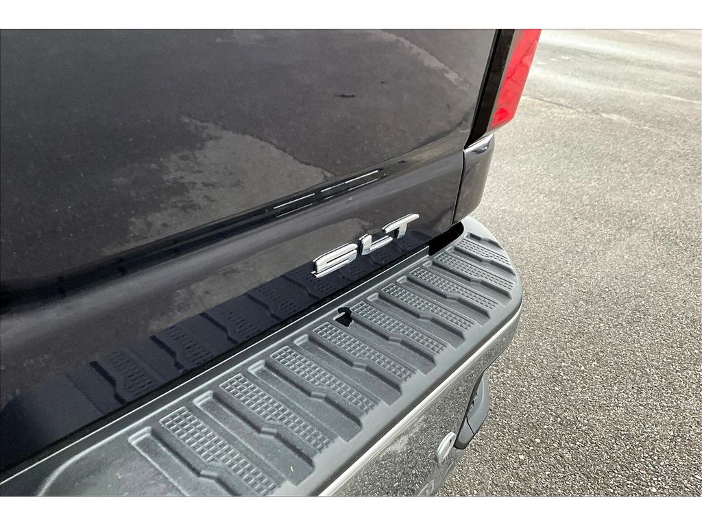 2025 GMC Sierra 2500HD SLT - Photo 9