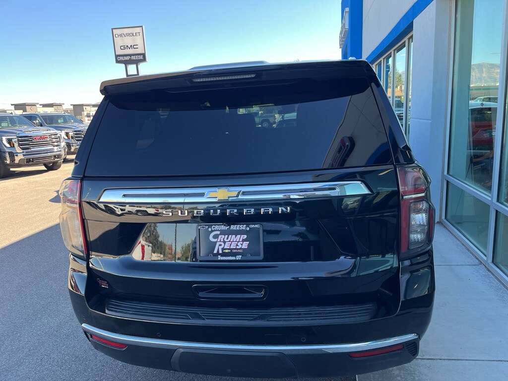 2024 Chevrolet Suburban LS photo 3