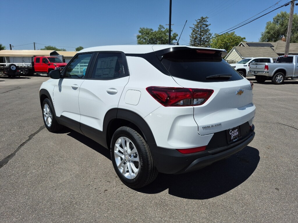 2026 Chevrolet Trailblazer LS photo 3
