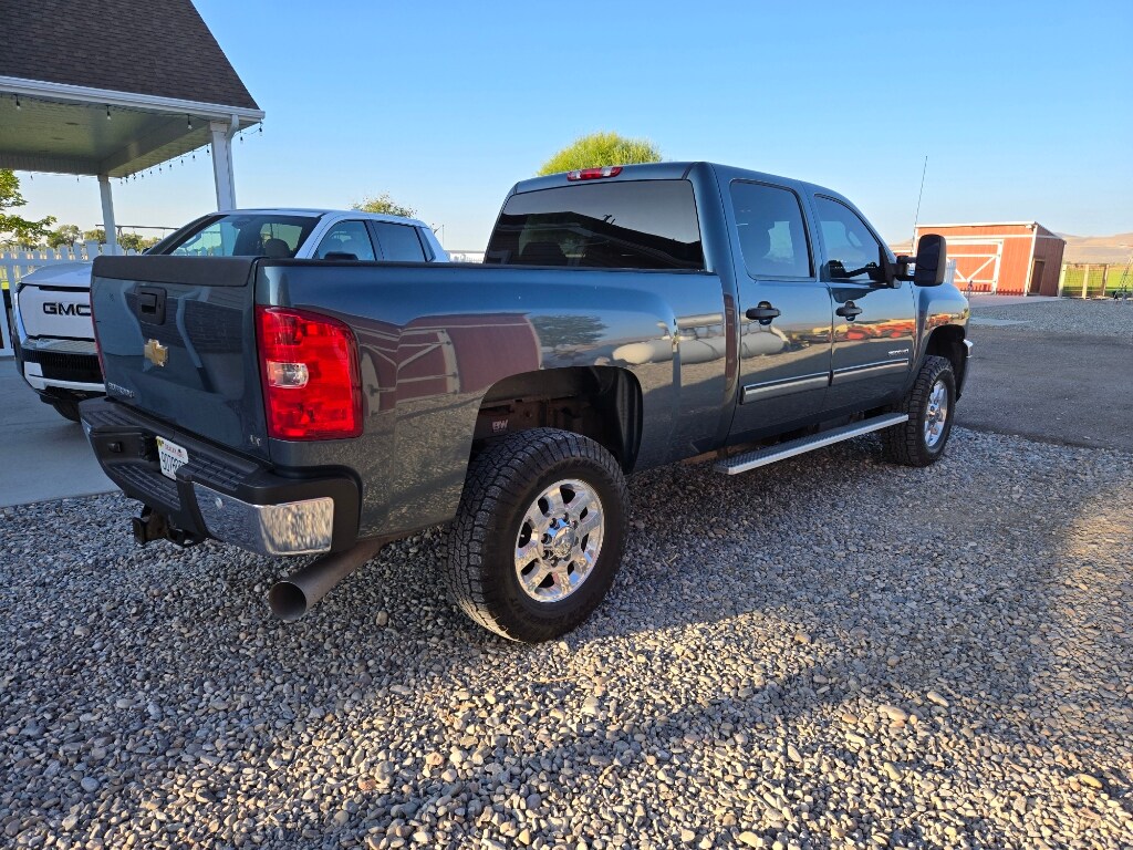 2013 Chevrolet Silverado 3500HD LT photo 2